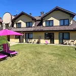 Cozy In With Outdoor Swimming Pool *